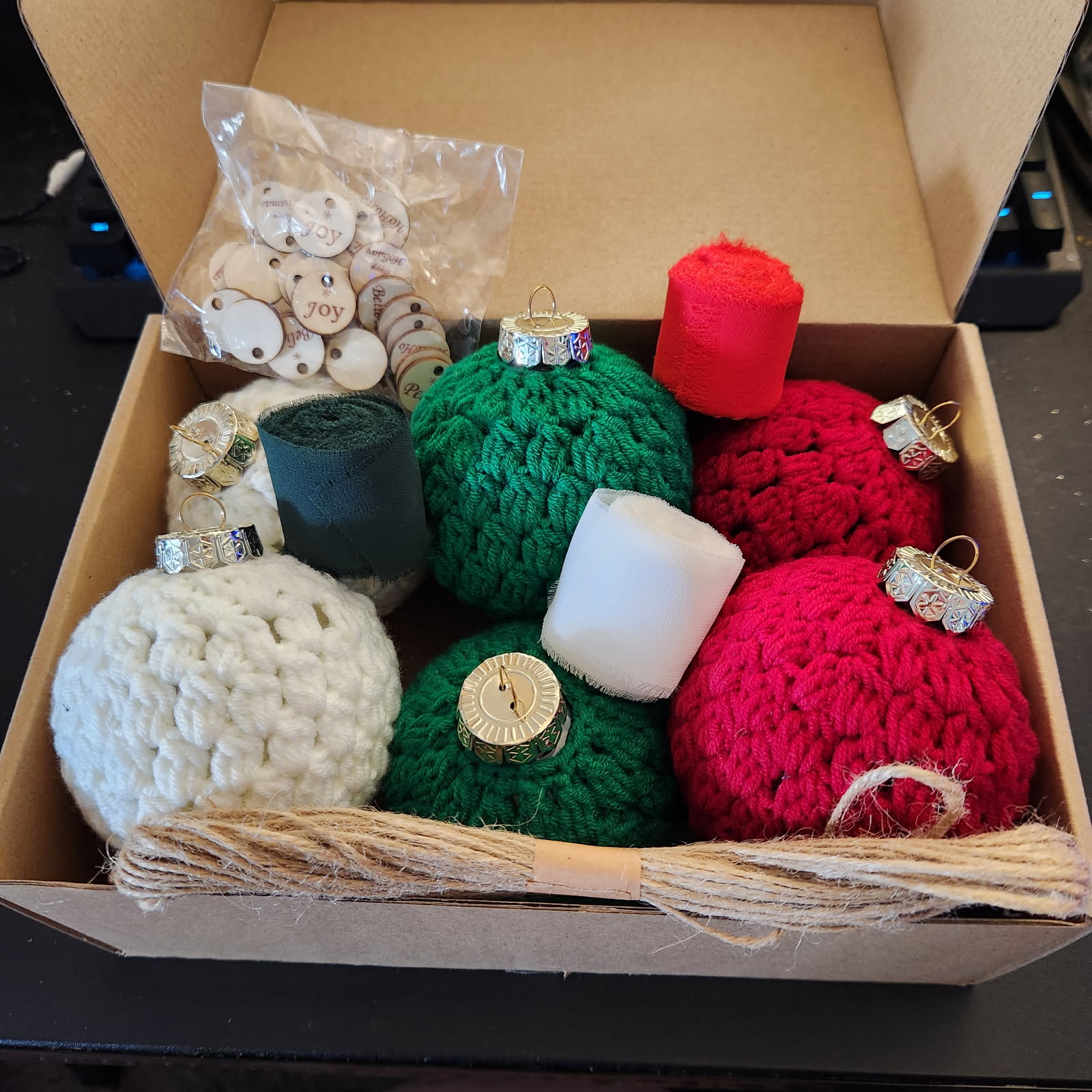 EYNDYN 6 Pcs 3.15″ Crochet Christmas Ball Ornaments Set with Wooden Chips and Ribbons