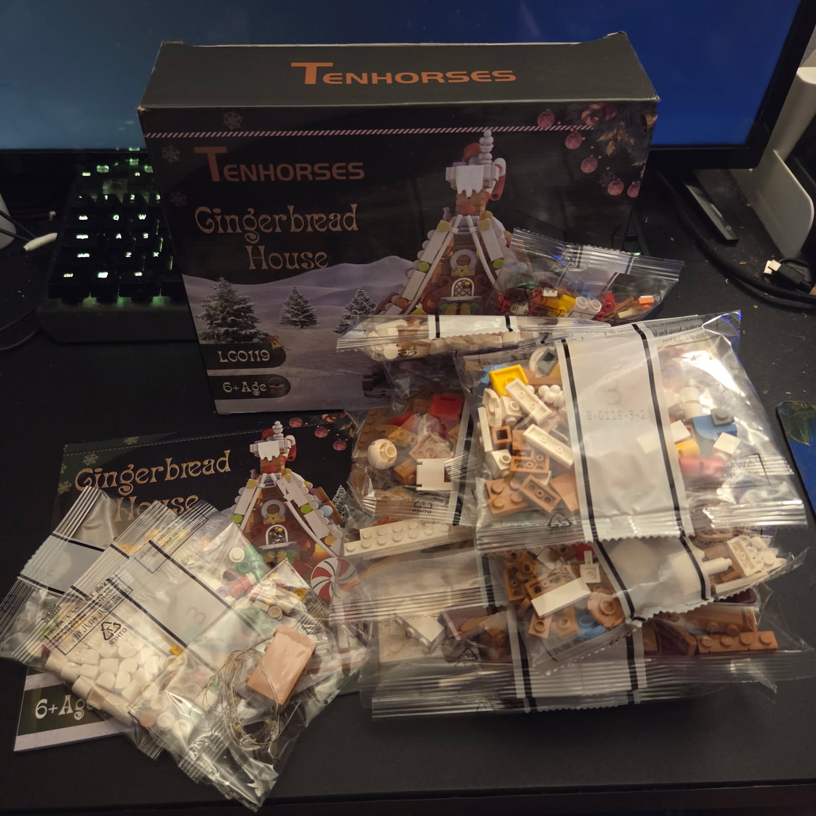 Tenhorses Gingerbread House Building Set with Light Kit