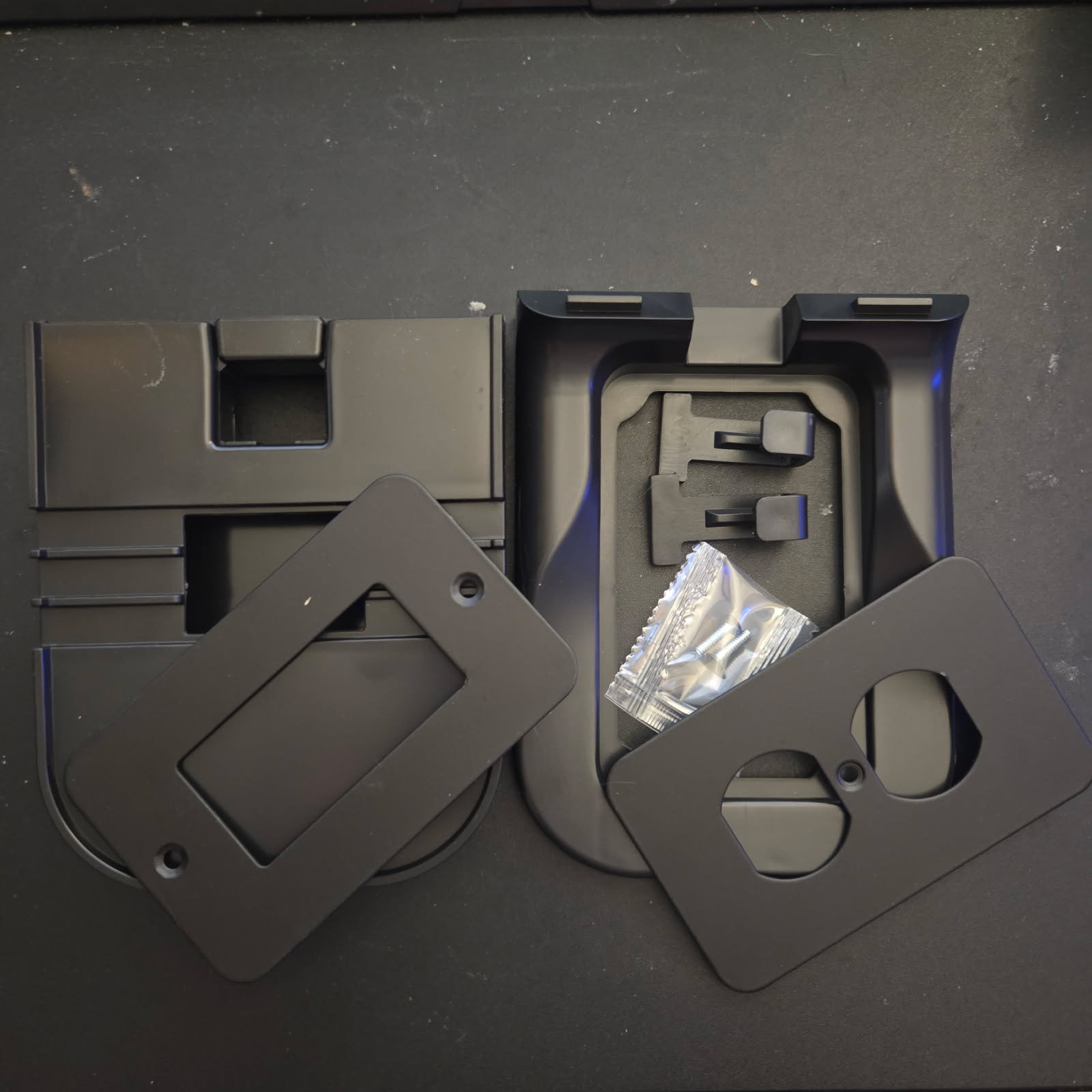 WALI Outlet Shelf Wall Holder
